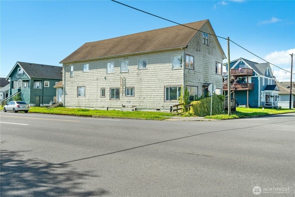 6 bedroom multi-family for sale at 906 W Market St Aberdeen - $250,000