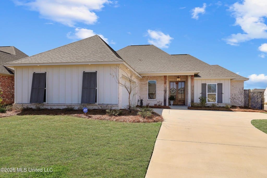 4 bedroom house for sale at 701 Summerfield Dr Canton - $375,000
