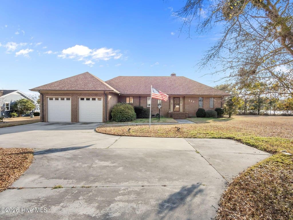 3 bedroom house for sale at 200 Pelican Dr Broad Creek - $1,299,000