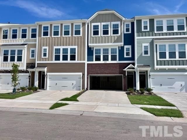 3 bedroom townhouse for sale at 1013 Commack Dr Durham - $410,000