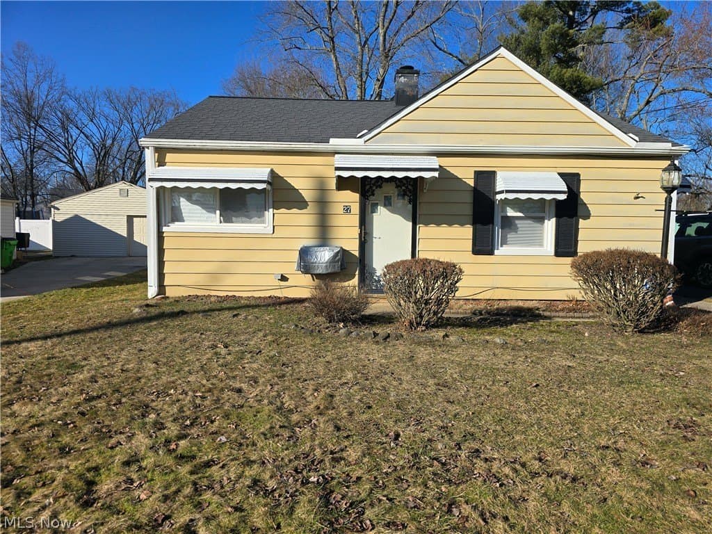 2 bedroom house for sale at 27 Grandmere Dr Bedford - $125,000