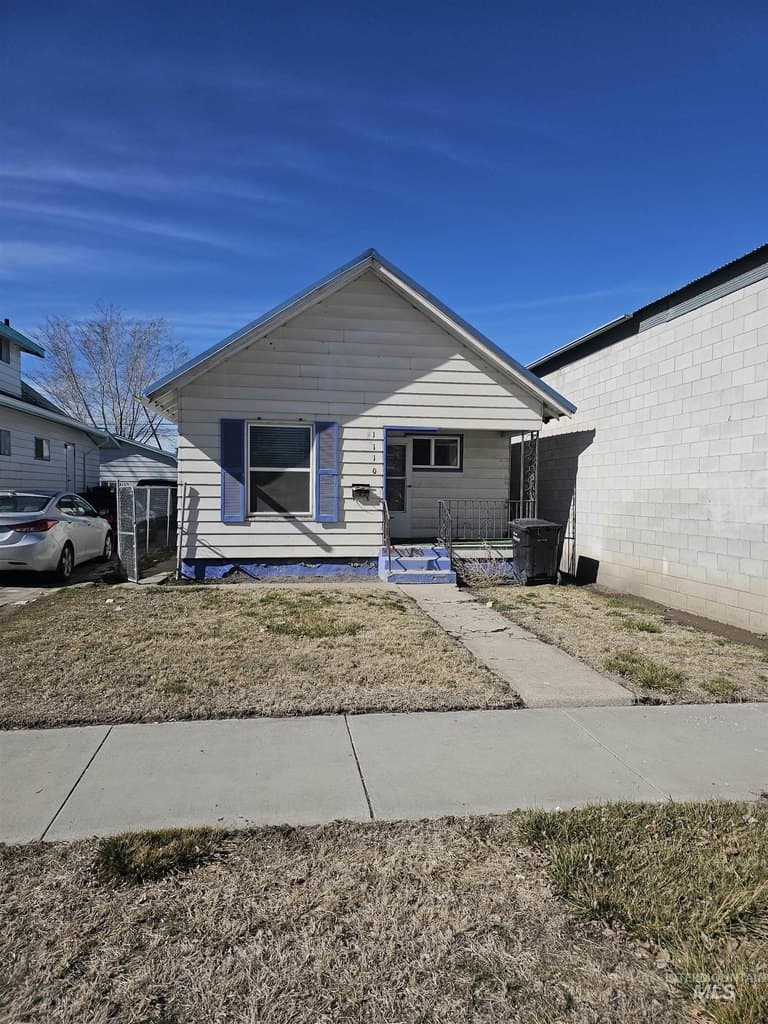 2 bedroom house for sale at 1110 Normal Ave Burley - $180,000