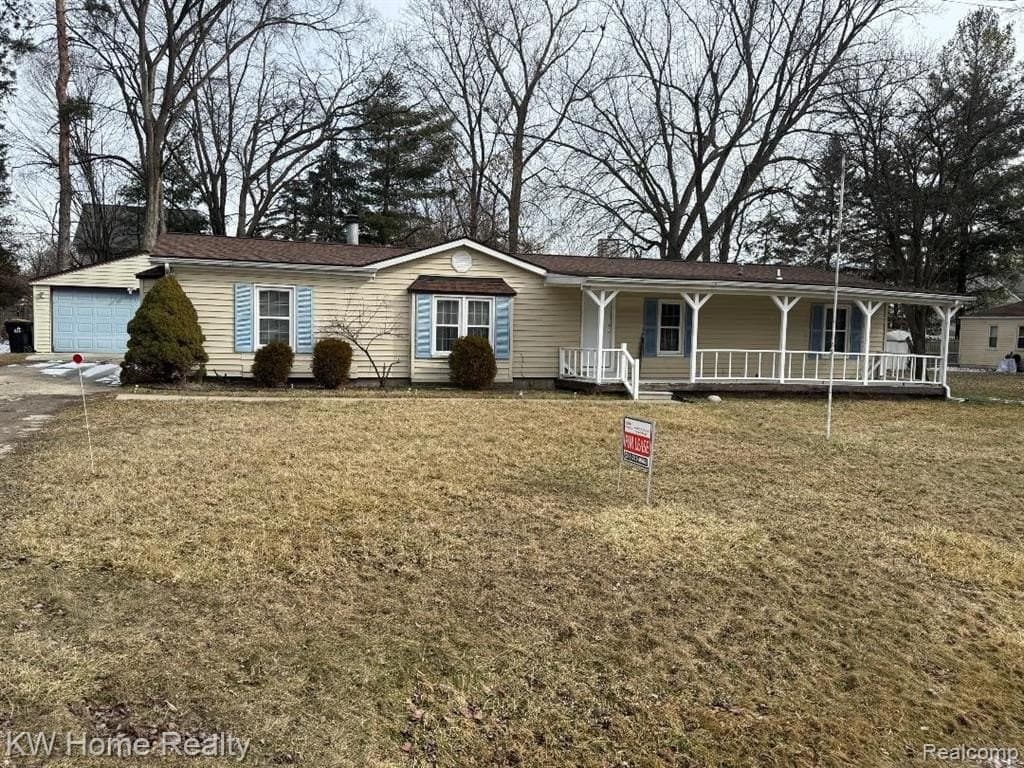 3 bedroom house for sale at 22160 Averhill St Farmington Hills 48336 - $259,900