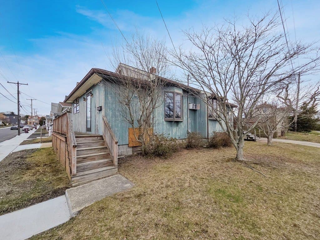 1 bedroom house for sale at 54 Slocum St Acushnet - $350,000
