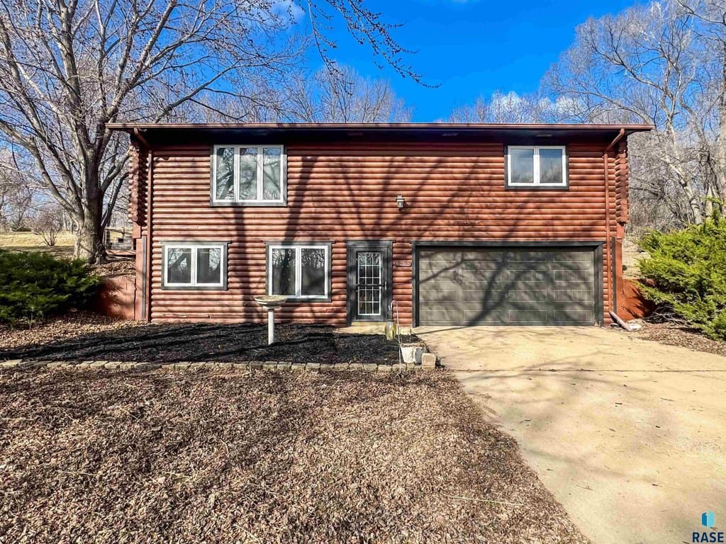 2 bedroom house for sale at 6209 N Western Ave Sioux Falls - $385,000