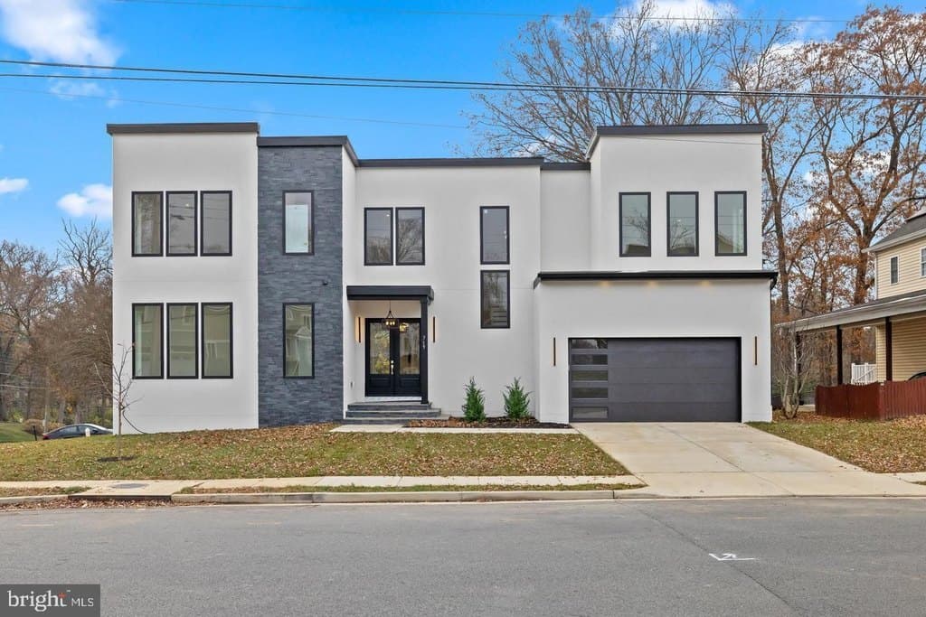 6 bedroom house for sale at 719 Meadow Ln SW Vienna 22180 - $2,390,000