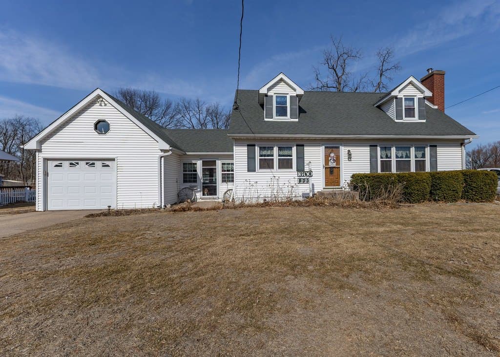 3 bedroom house for sale at 1600 3rd St Camanche - $249,900