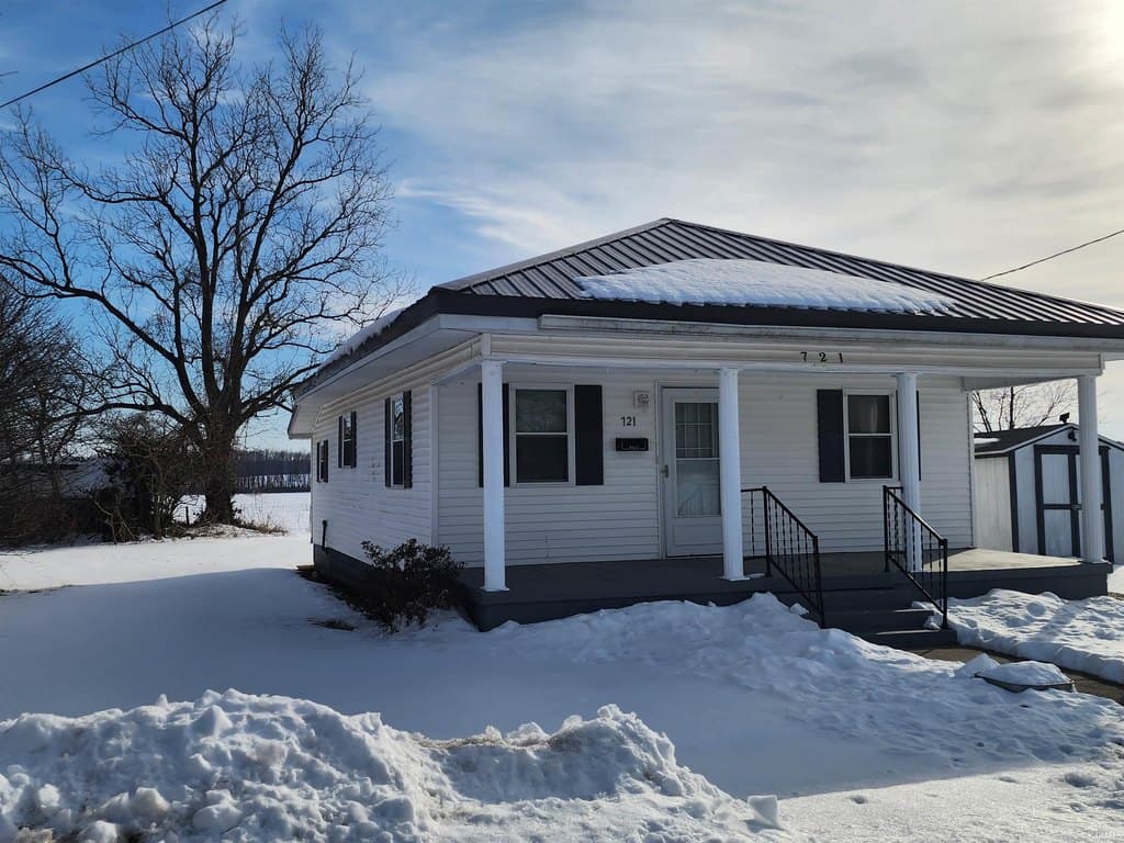 2 bedroom house for sale at 721 W Alton St Bicknell - $109,900