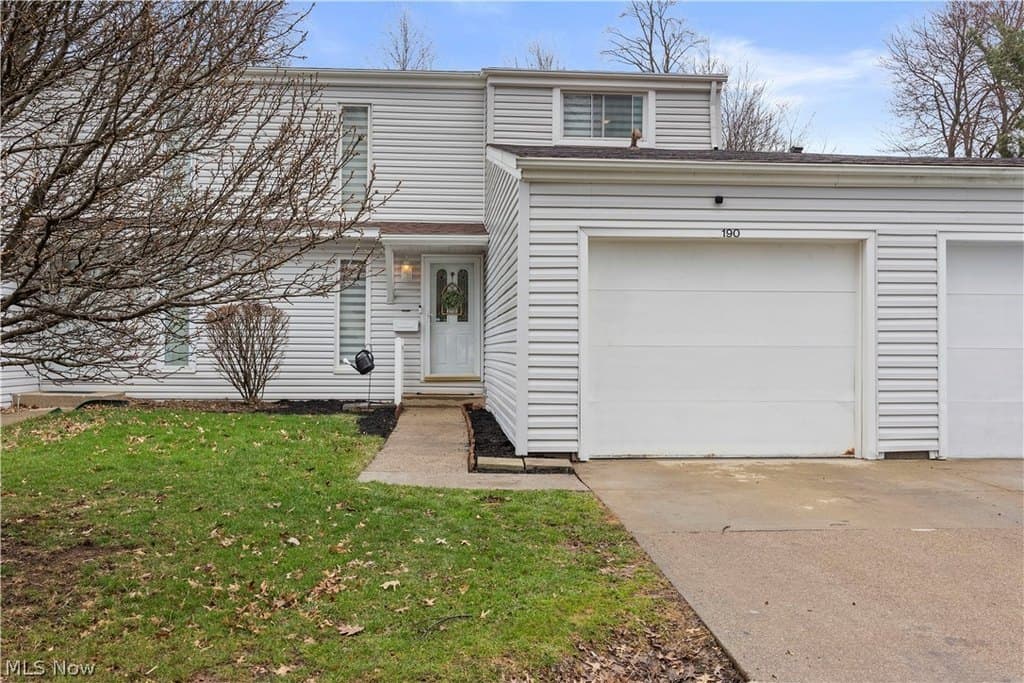 3 bedroom condo for sale at 190 Deepwood Dr Wadsworth 44281 - $225,000