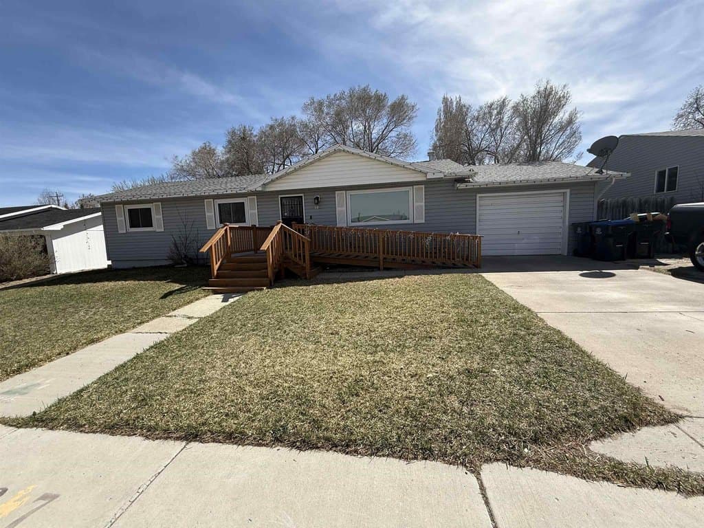 3 bedroom house for sale at 380 Crossbow Dr Green River 82935 - $245,000