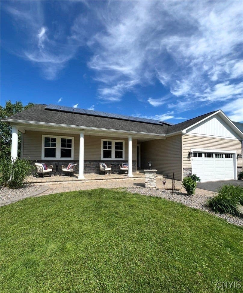 4 bedroom house for sale at 11 Carly Ct Central Square - $499,900
