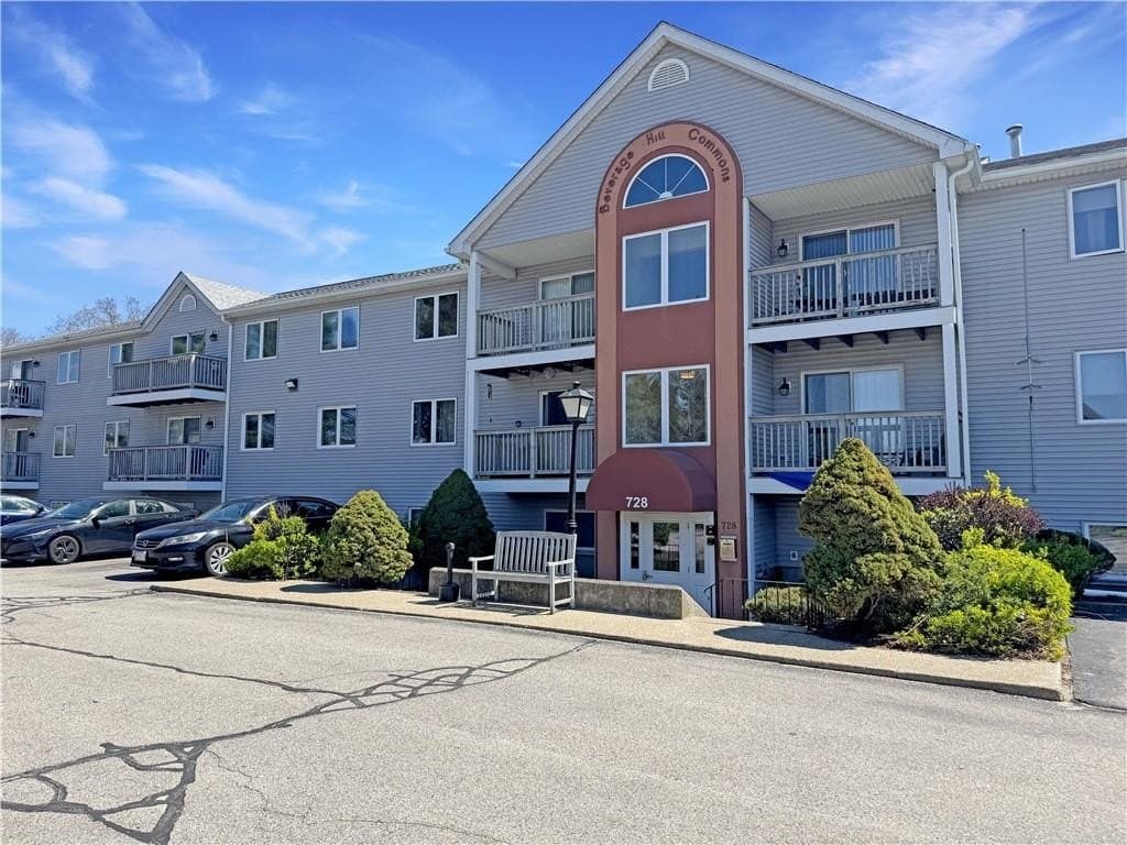 1 bedroom condo for sale at 728 Beverage Hill Ave Apt 6 Pawtucket 02861 - $172,000
