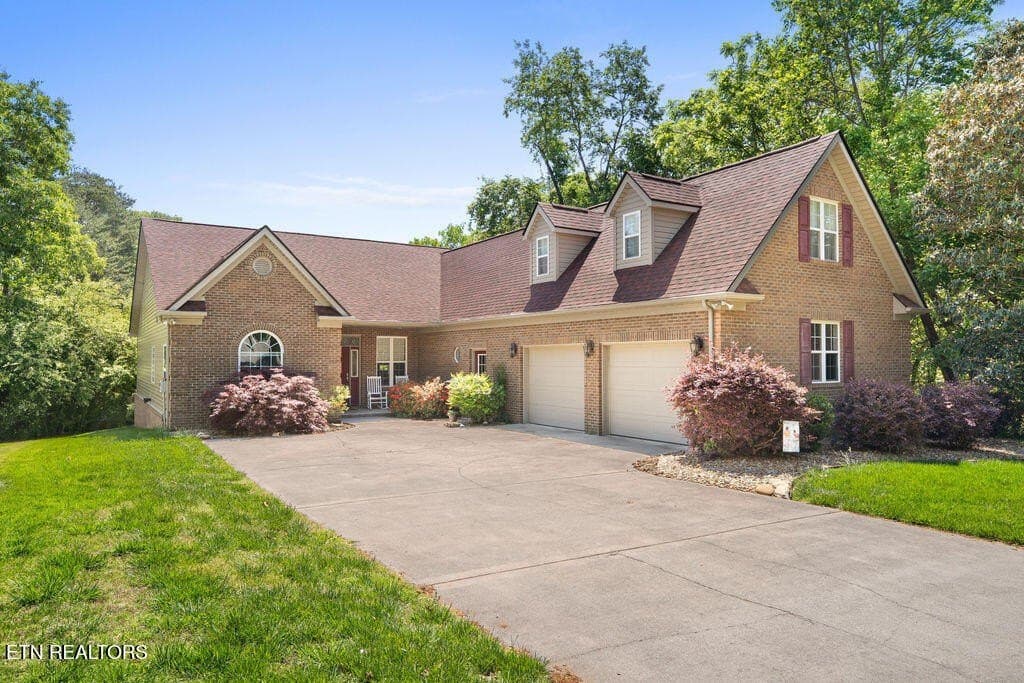 3 bedroom house for sale at 145 Daleyuhski Way Loudon 37774 - $725,000