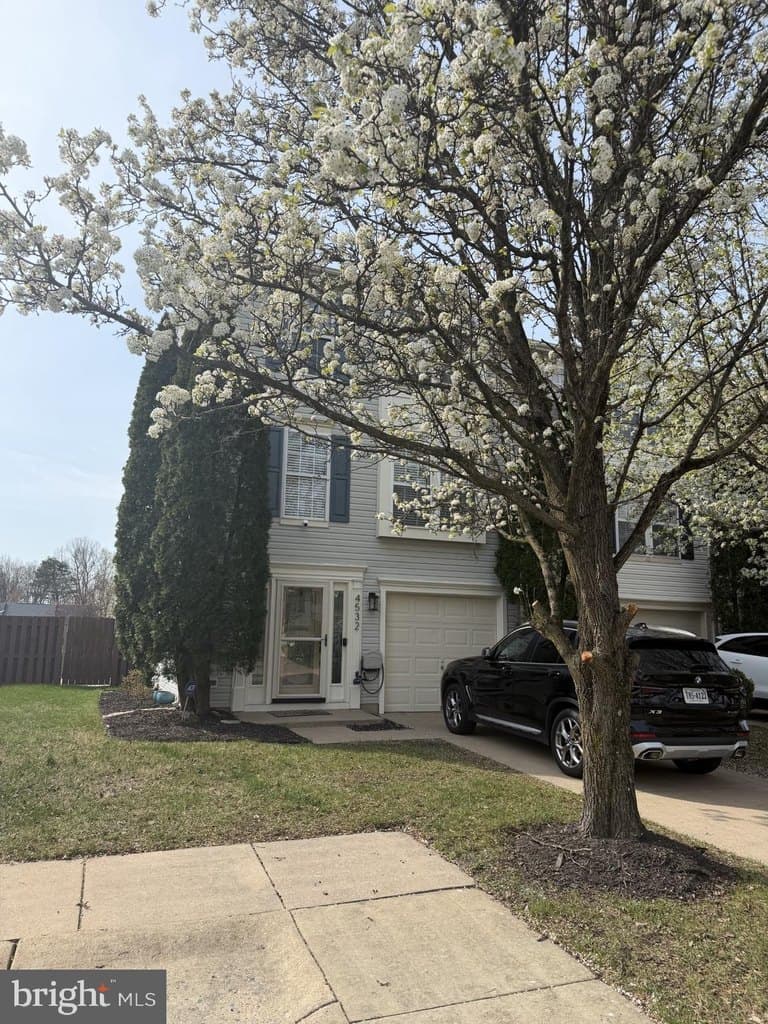 3 bedroom townhouse for sale at 4532 Papillion Ct Fredericksburg 22408 - $415,000