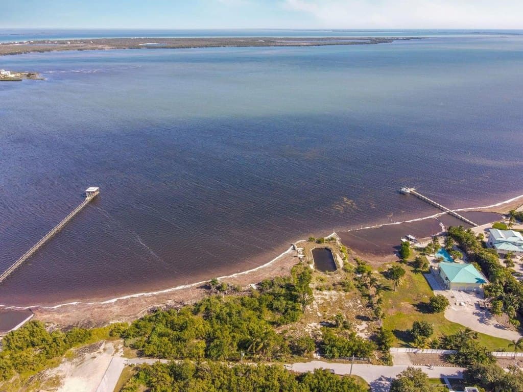 land for sale at 1261 Avenue A Big Pine Key - $1,495,000