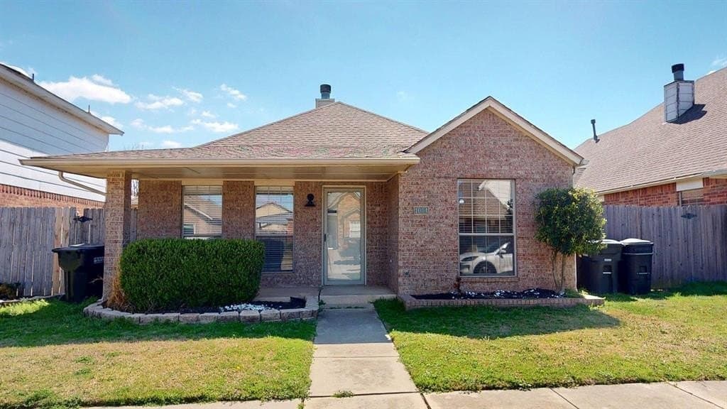 2 bedroom house for sale at 1004 SW 23rd St Moore 73170 - $199,900