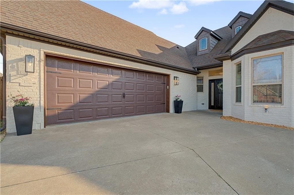 3 bedroom house for sale at 5701 S 66th St Cave Springs - $515,000
