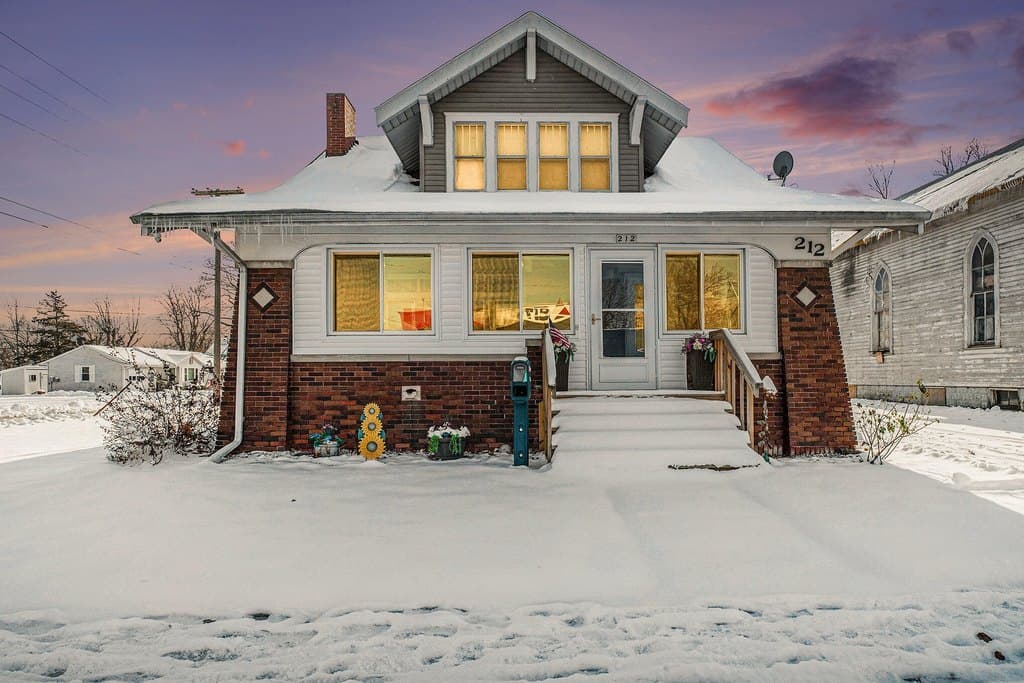 4 bedroom house for sale at 212 E Main St Butler - $189,900