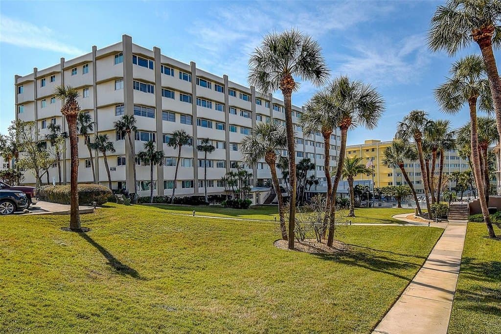 2 bedroom condo for sale at 100 Bluff View Dr Apt 514A Belleair Bluffs - $399,900