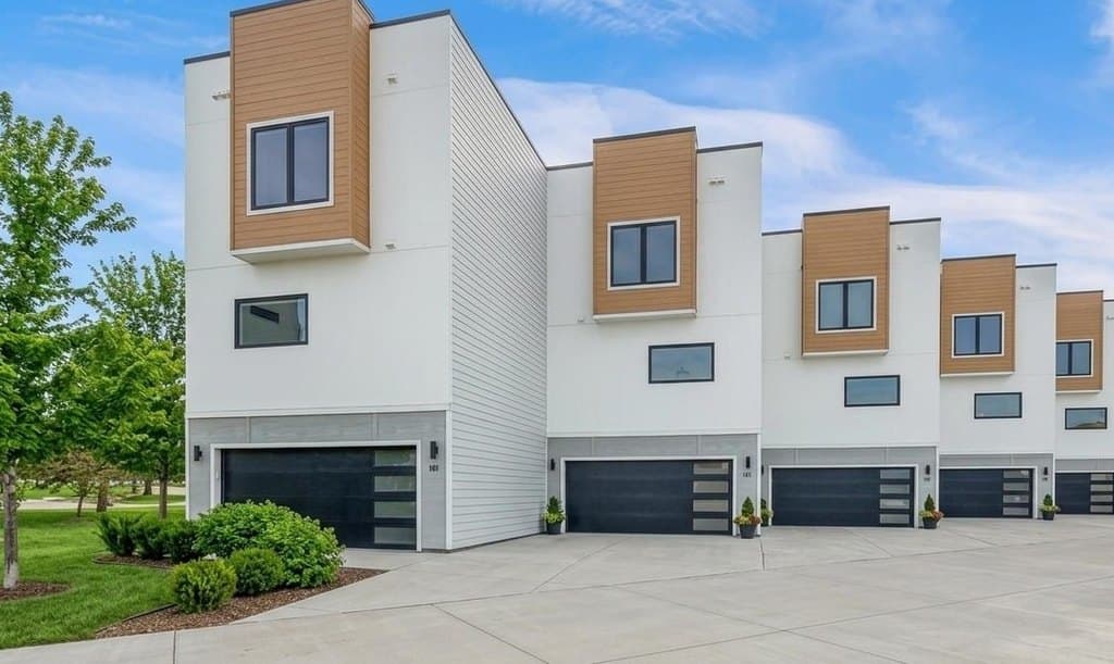 3 bedroom townhouse for sale at 244 Highway 71 S Unit 18 Arnolds Park - $627,500
