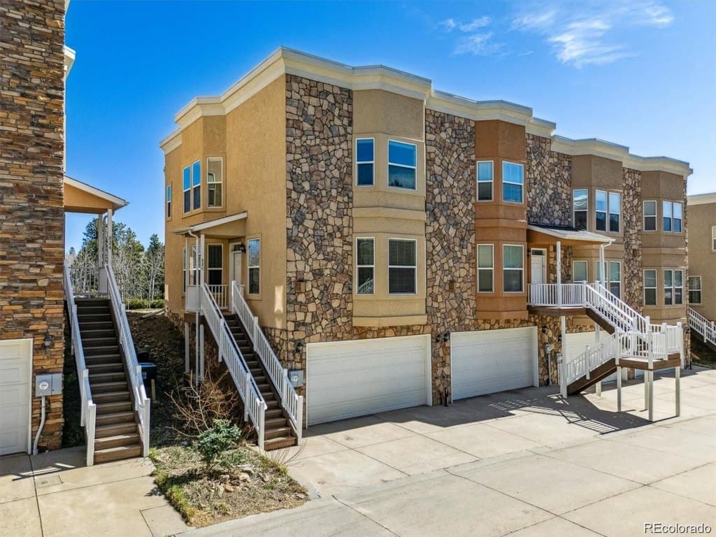 3 bedroom townhouse for sale at 820 N Vernon Dr Central City - $465,000