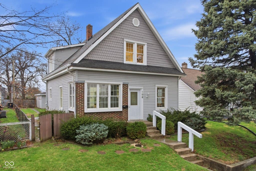3 bedroom house for sale at 106 S 3rd Ave Beech Grove - $224,900