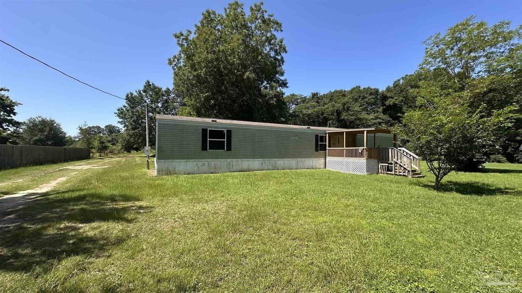 3 bedroom house for sale at 6749 Ellis Rd Berrydale - $120,000