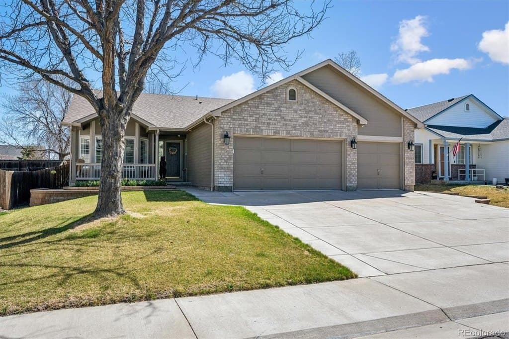 4 bedroom house for sale at 11330 Nome St Commerce City 80640 - $615,000