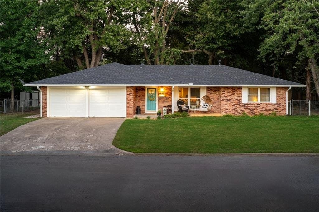 3 bedroom house for sale at 609 Dyer St Springdale 72762 - $300,000