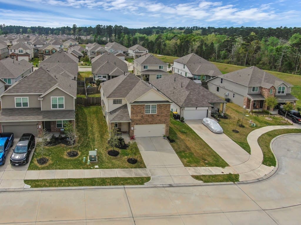 4 bedroom house for sale at 2923 Lawrence Park Ct Conroe 77304 - $320,000