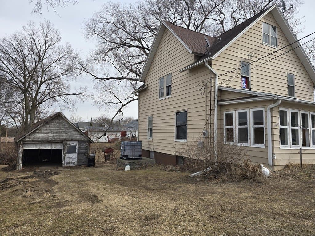 4 bedroom house for sale at 302 N Bluff St Albany - $34,900