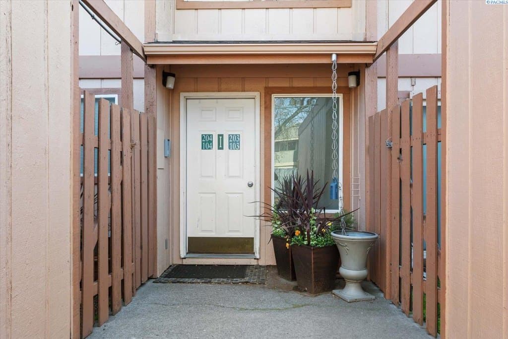 2 bedroom condo for sale at 3121 W Hood Ave Apt I204 Kennewick - $180,000
