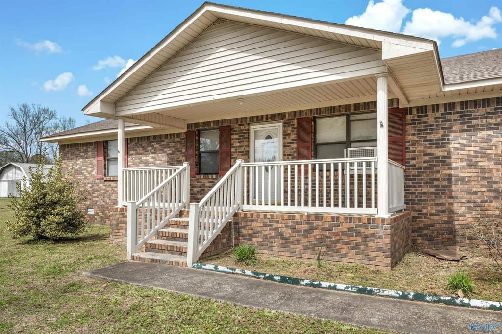 3 bedroom house for sale at 70 Niles Rd Boaz - $209,900