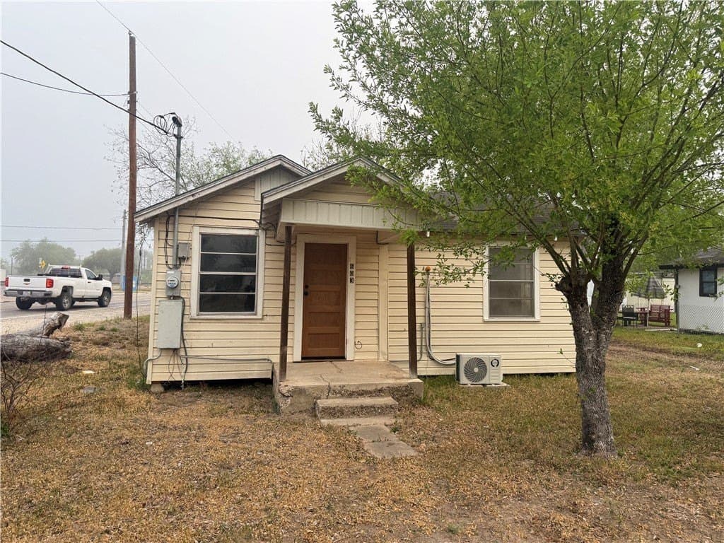 1 bedroom house for sale at 603 E Mesquite St Benavides - $65,000