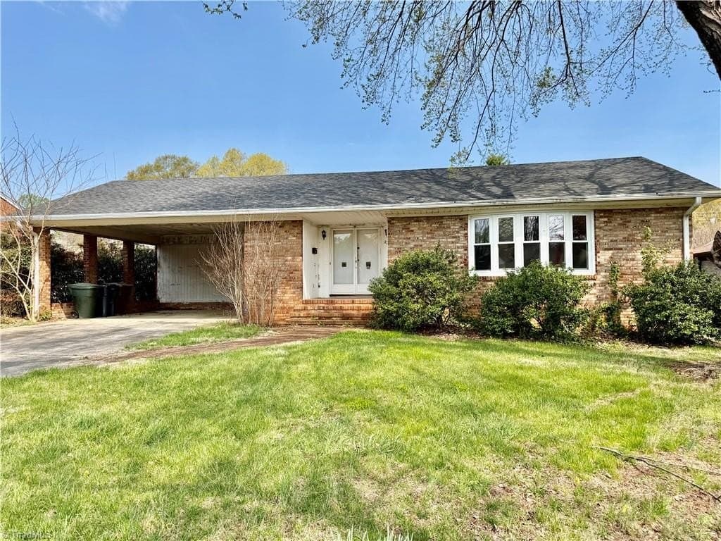 3 bedroom house for sale at 2914 Cornwallis Dr W Greensboro - $299,900