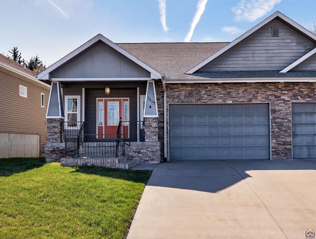 3 bedroom house for sale at 1113 SW Red Oaks Ct Topeka 66615 - $269,900
