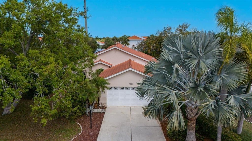 3 bedroom house for sale at 4334 Marcott Cir Bee Ridge - $525,500