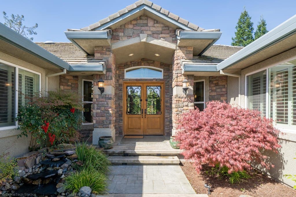5 bedroom house for sale at 19565 San Vincente Dr Redding 96003 - $1,189,000