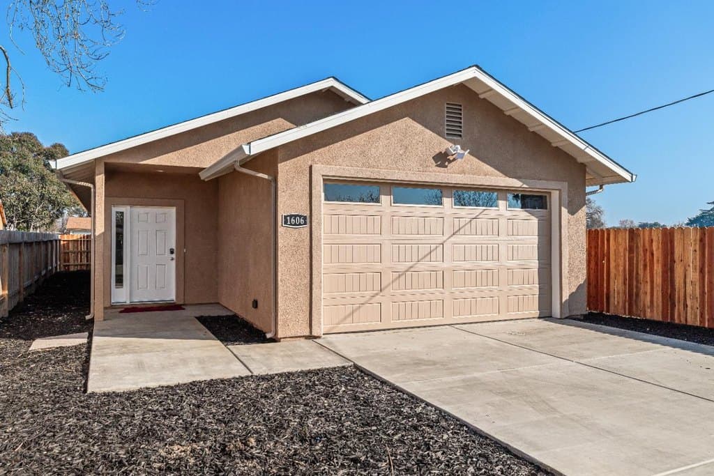 3 bedroom house for sale at 1606 Sunset Ave August - $429,500