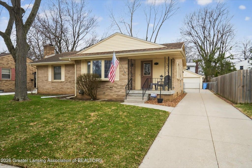 3 bedroom house for sale at 3227 Glasgow Dr Lansing - $249,900