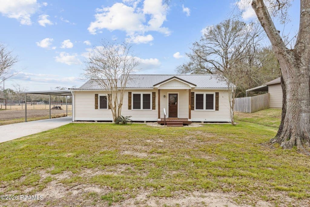 3 bedroom house for sale at 1041 Helen Rd Catahoula - $160,000