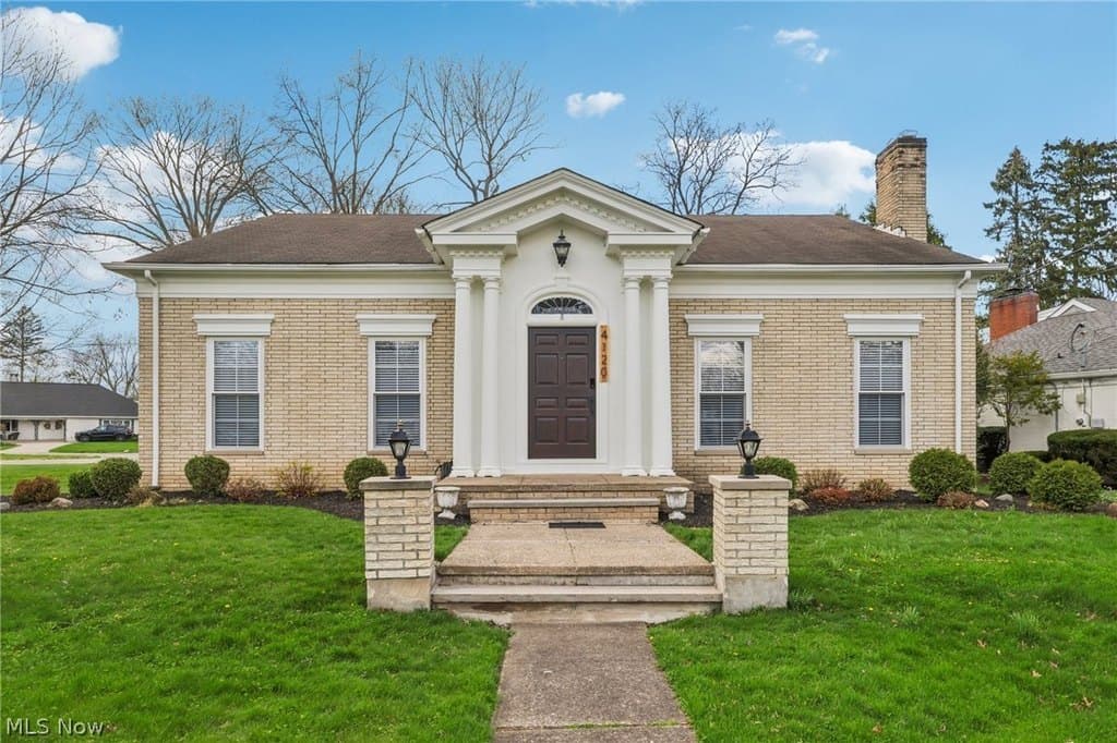 4 bedroom house for sale at 4120 W Valley Dr Fairview Park 44126 - $649,900