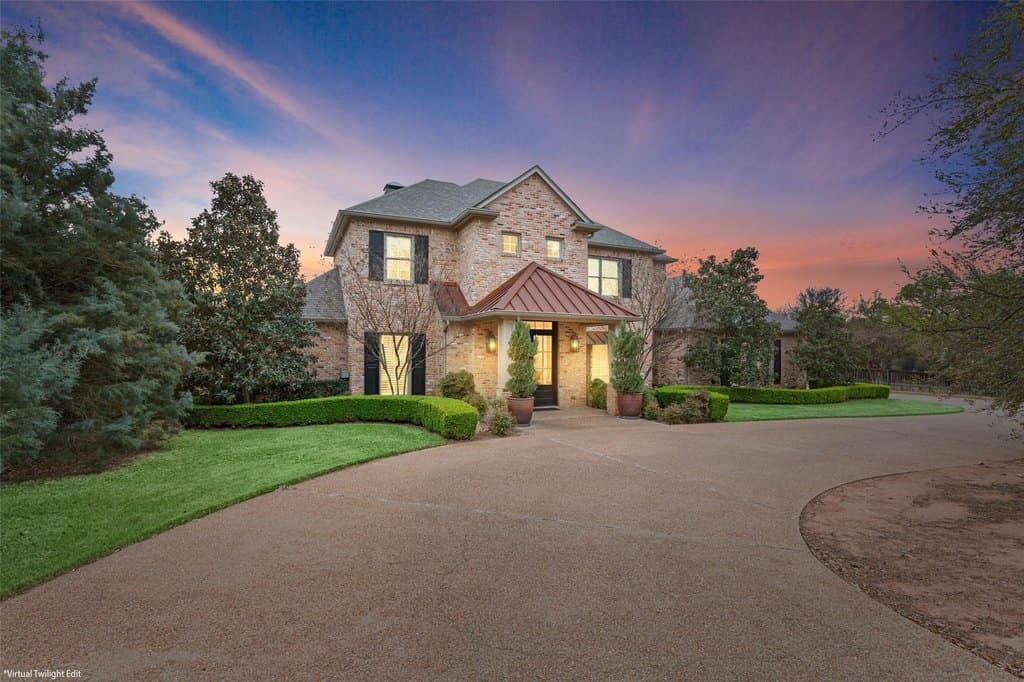 4 bedroom house for sale at 7041 Bending Trl McGregor - $1,109,000