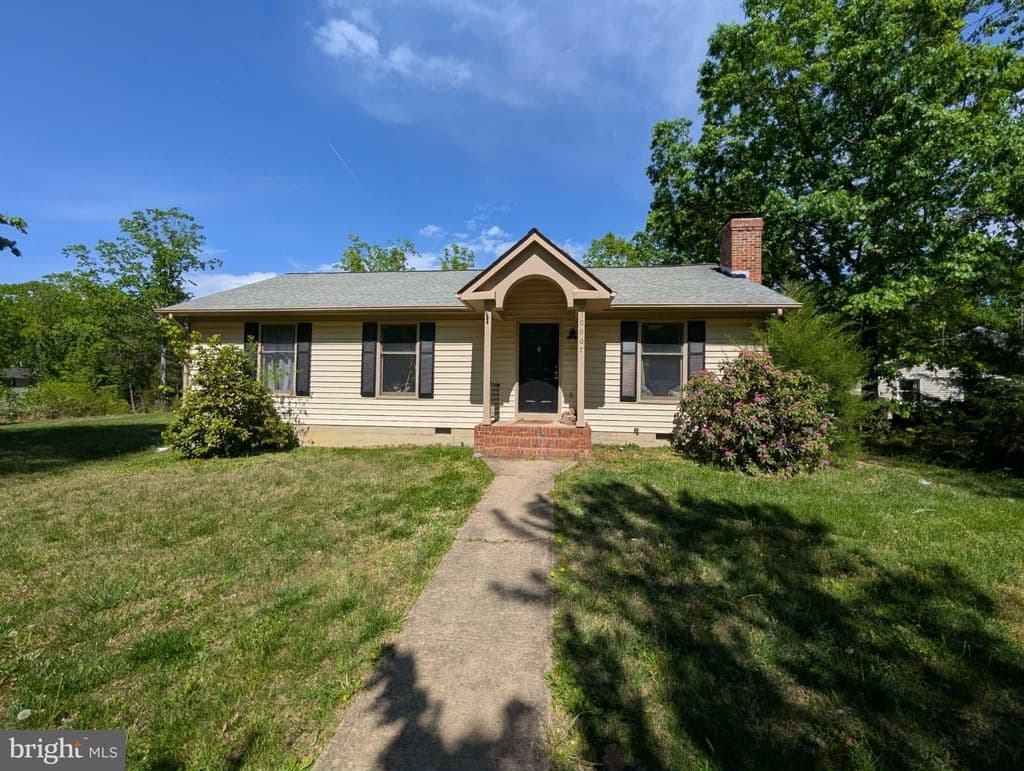 3 bedroom house for sale at 10907 Stockade Dr Lake Wilderness 22551 - $329,900