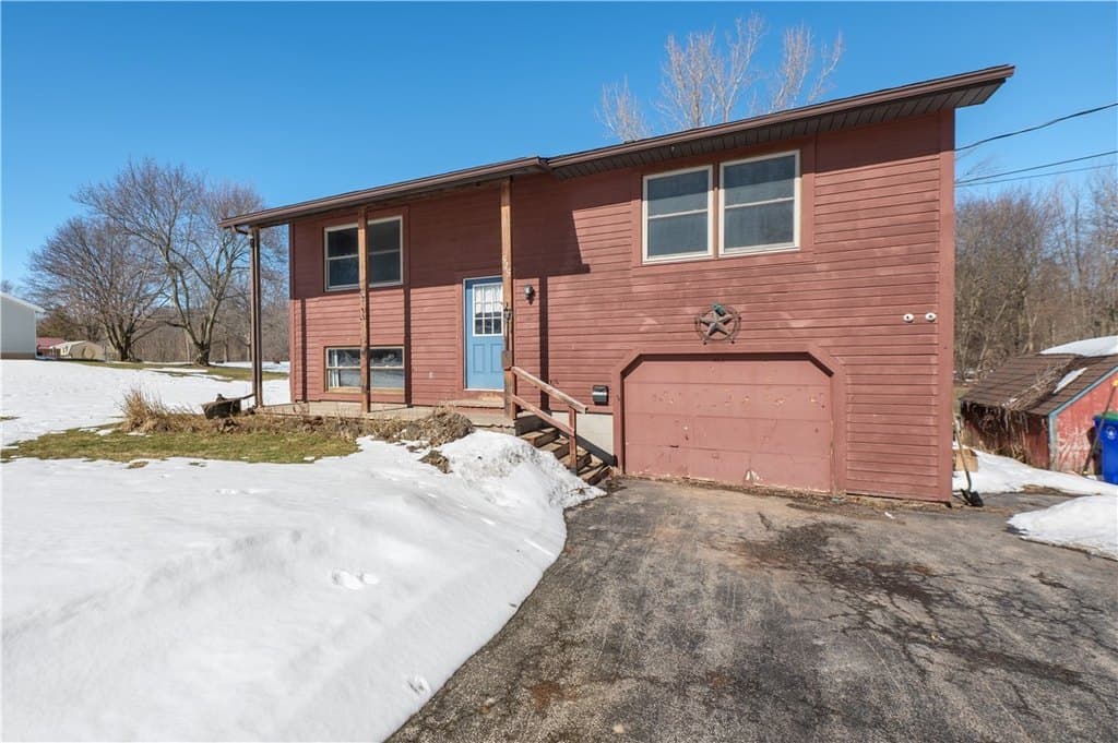 4 bedroom house for sale at 575 Moore St Albion - $119,900