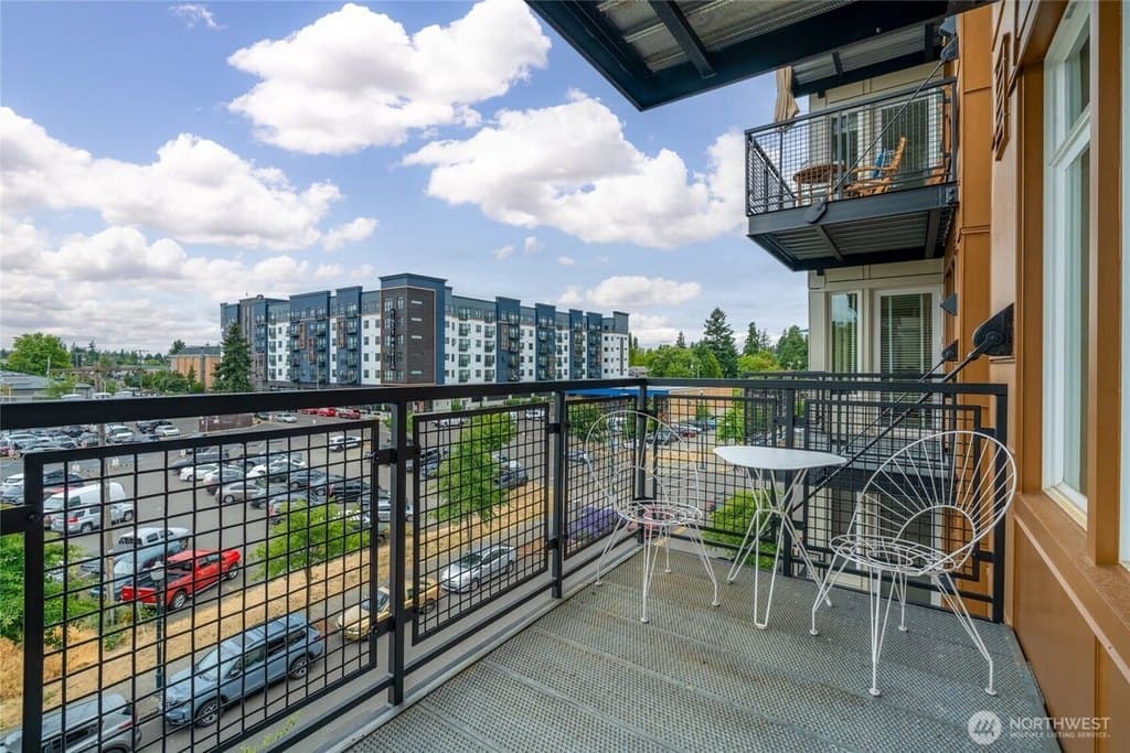 1 bedroom condo for sale at 15100 6th Ave SW Unit 523 Burien 98166 - $250,000