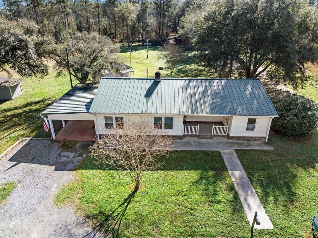 3 bedroom house for sale at 122 George Ln Bonneau - $329,000