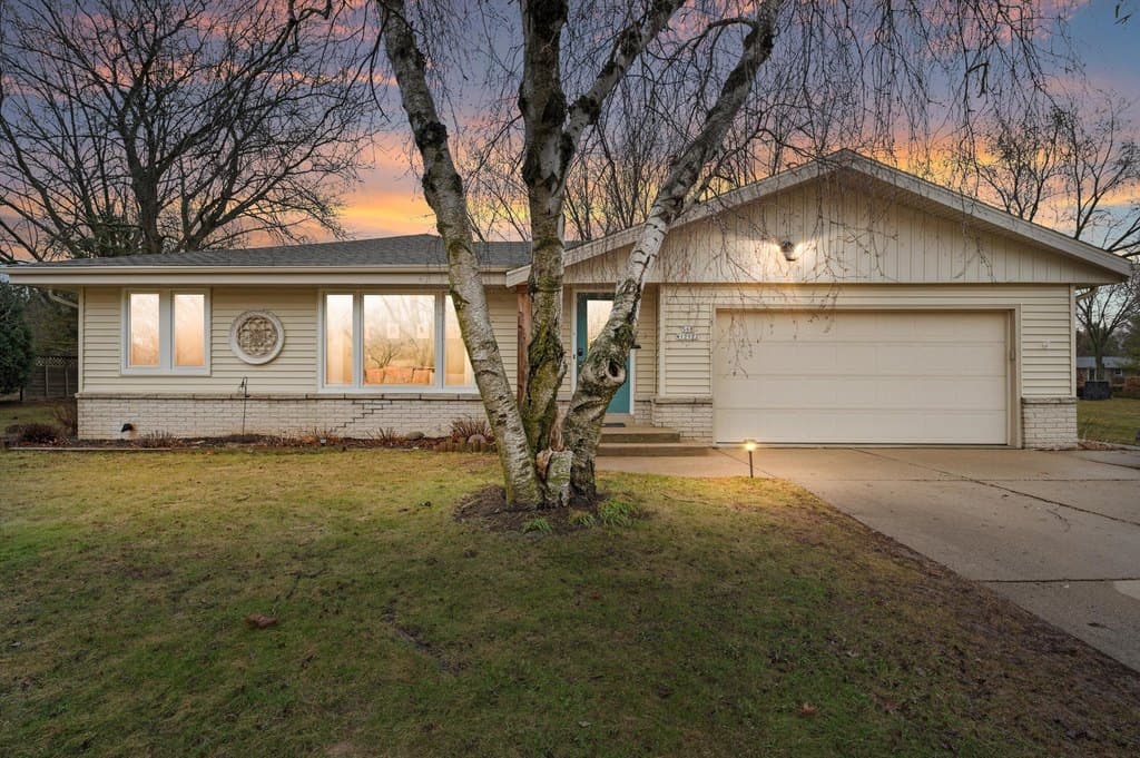 3 bedroom house for sale at S68W12977 Camilla Dr Muskego 53150 - $425,000