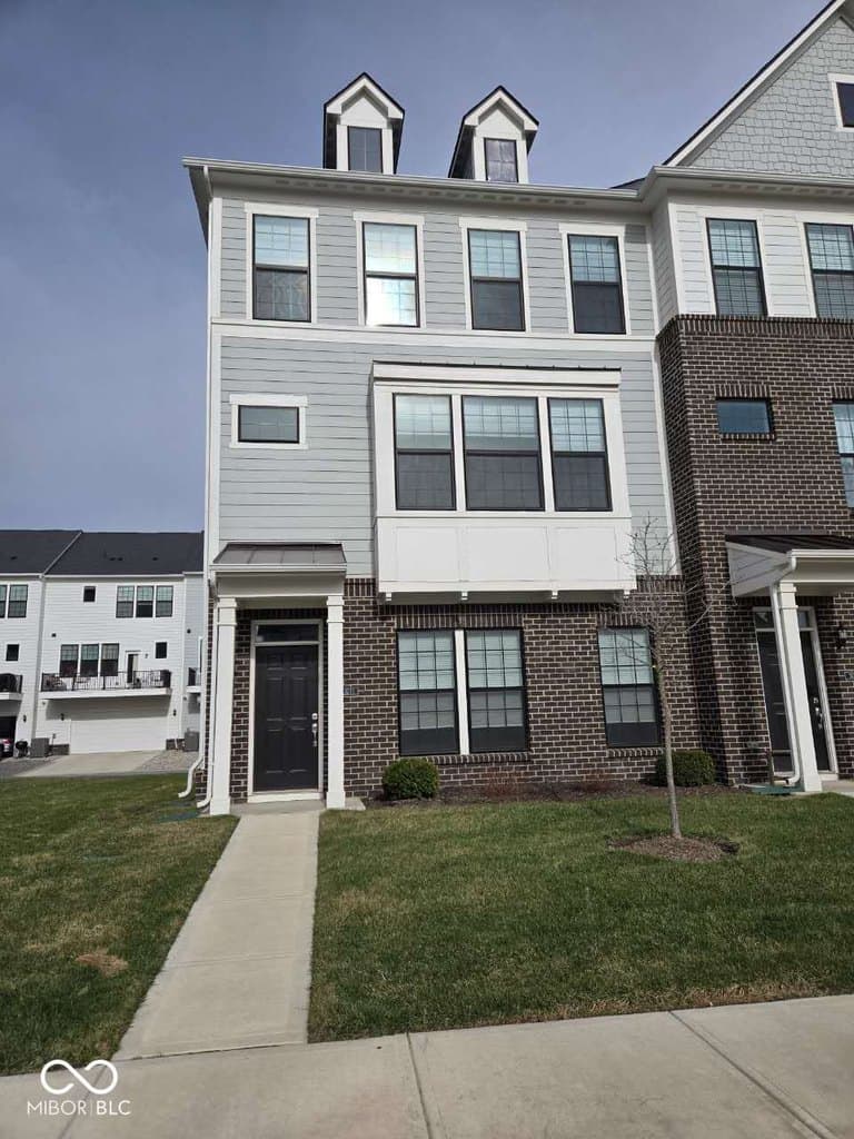 3 bedroom townhouse for sale at 3271 Morab Dr Zionsville 46077 - $449,800