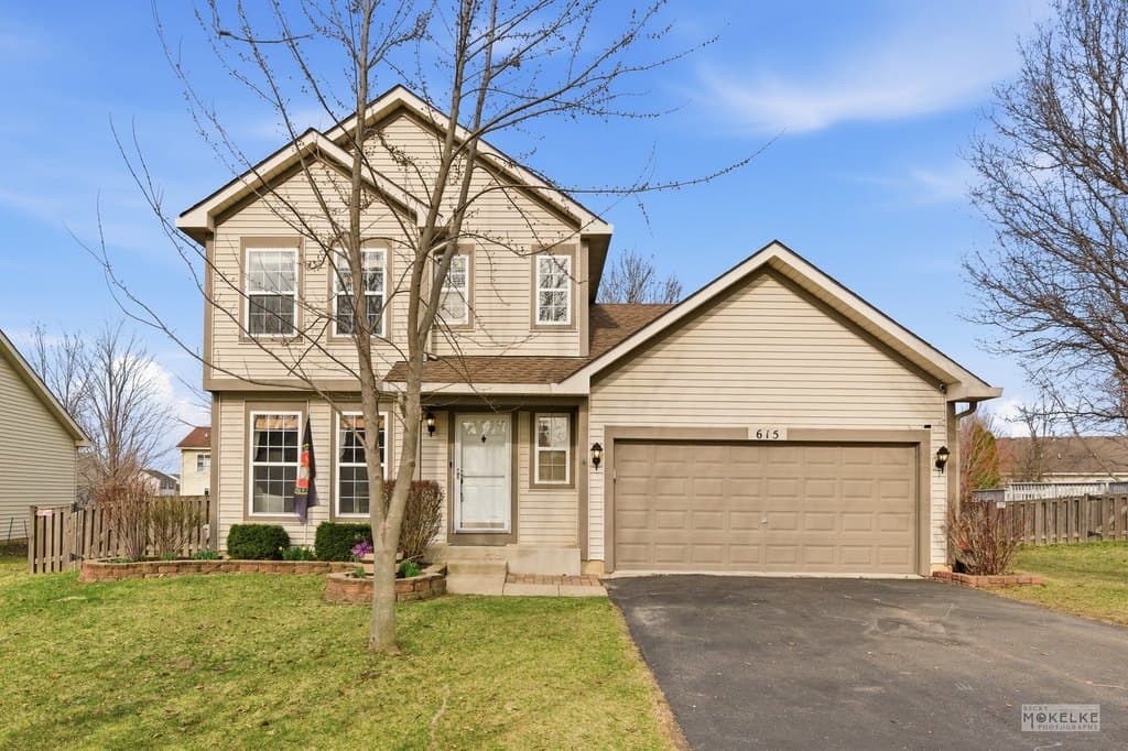 3 bedroom house for sale at 615 Searl St Plano 60545 - $320,000